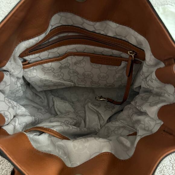 Michael Kors Camel Handbag with Dust Bag - Picture 5 of 12